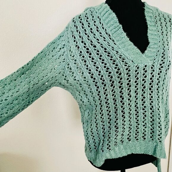 EUC Women’s Hooded Soft Knit Sweater - Picture 2 of 5